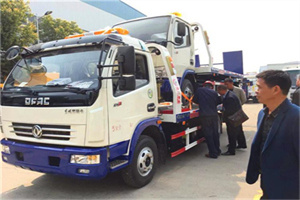 防城港汽车道路救援拖车价格